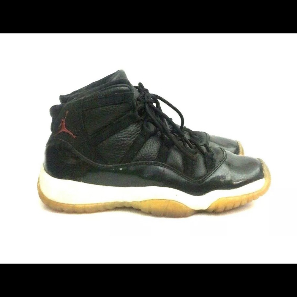 Nike Air Jordan Retro XI Black Red 72-10 Size 5y